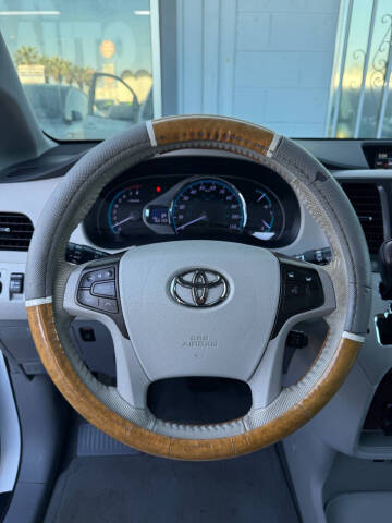 2014 Toyota Sienna XLE 8-Passenger