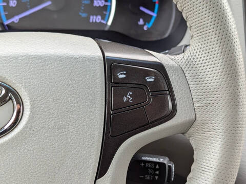 2014 Toyota Sienna XLE 7-Passenger Auto Access Seat