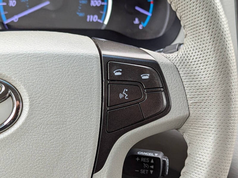 2014 Toyota Sienna XLE 7-Passenger Auto Access Seat