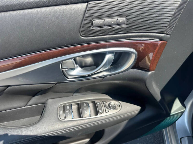 2015 Infiniti Q70 3.7