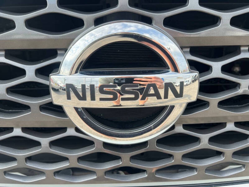 2017 Nissan Titan SV