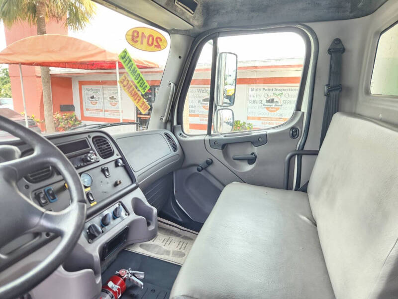 2019 Freightliner M2 106