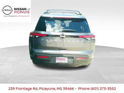 2025 Nissan Pathfinder SV