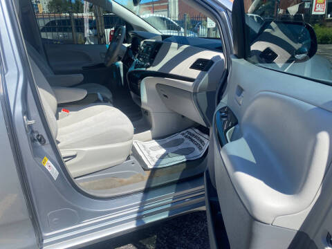 2011 Toyota Sienna LE 8-Passenger