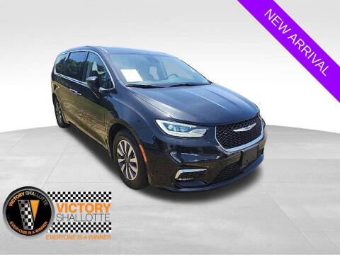 2024 Chrysler Pacifica Plug-In Hybrid Select
