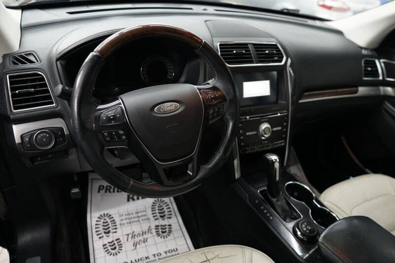 2017 Ford Explorer Platinum