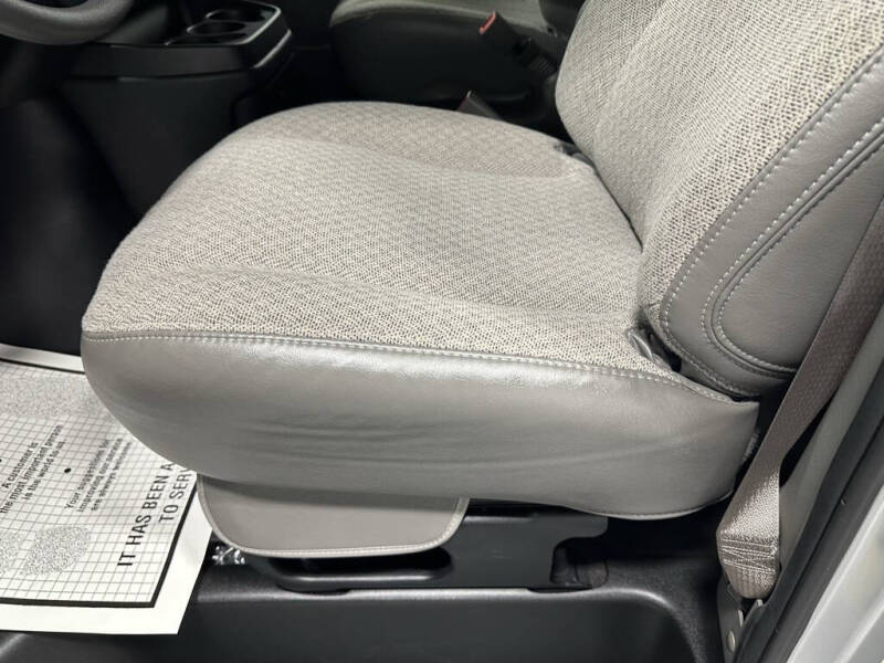 2025 Chevrolet Express LT 3500