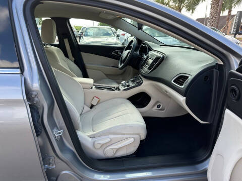 2016 Chrysler 200 Limited