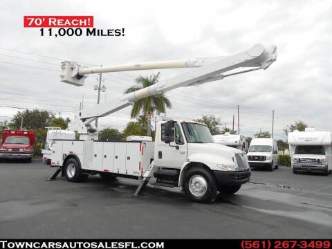 2006 International DuraStar 4300 for sale at Town Cars Auto Sales in West Palm Beach FL