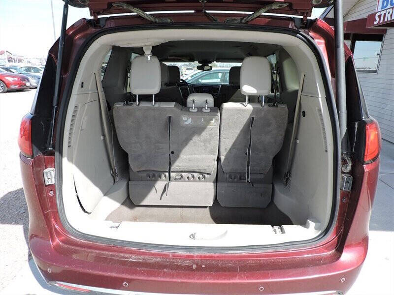 2017 Chrysler Pacifica Touring-L Plus