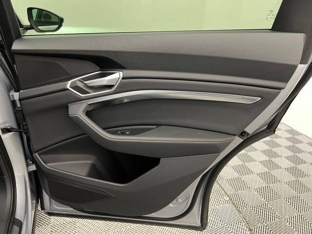 2022 Audi e-tron quattro Premium