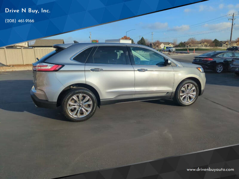 2024 Ford Edge Titanium's photo