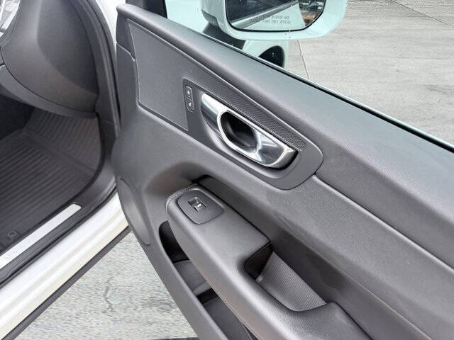 2023 Volvo XC60 B5 Core