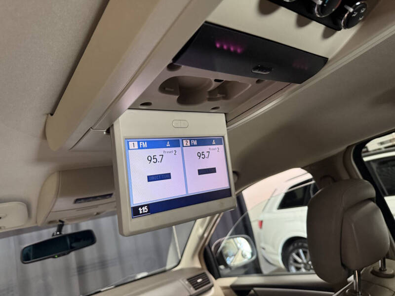 2012 Volkswagen Routan SE