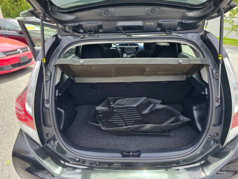 2016 Toyota Prius c Two