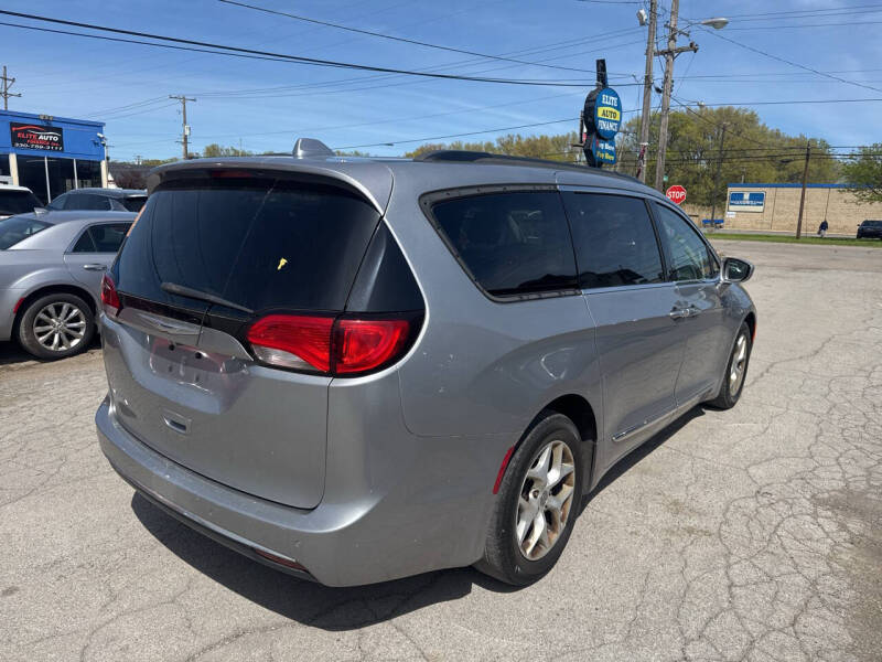 2017 Chrysler Pacifica Touring-L