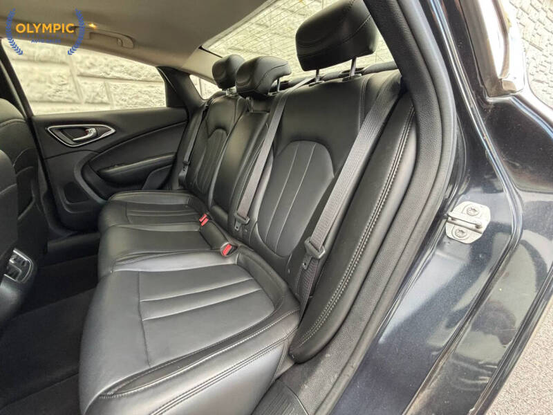 2017 Chrysler 200 Limited Platinum