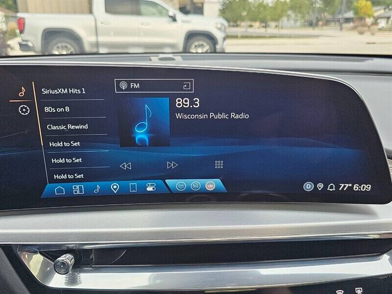 2024 Cadillac LYRIQ Luxury 3