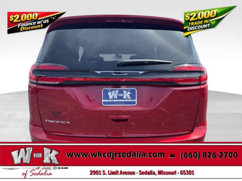 2027 Chrysler Pacifica Select