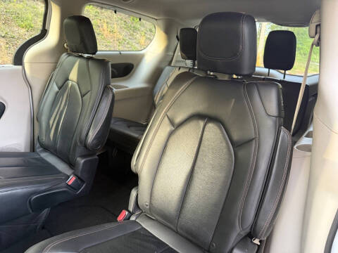 2017 Chrysler Pacifica Touring-L Plus