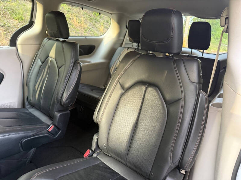 2017 Chrysler Pacifica Touring-L Plus