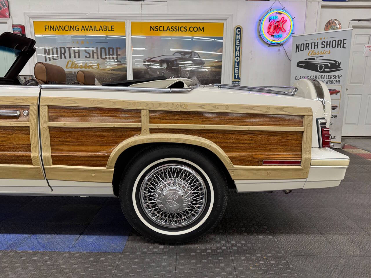 1984 Chrysler Le Baron 29