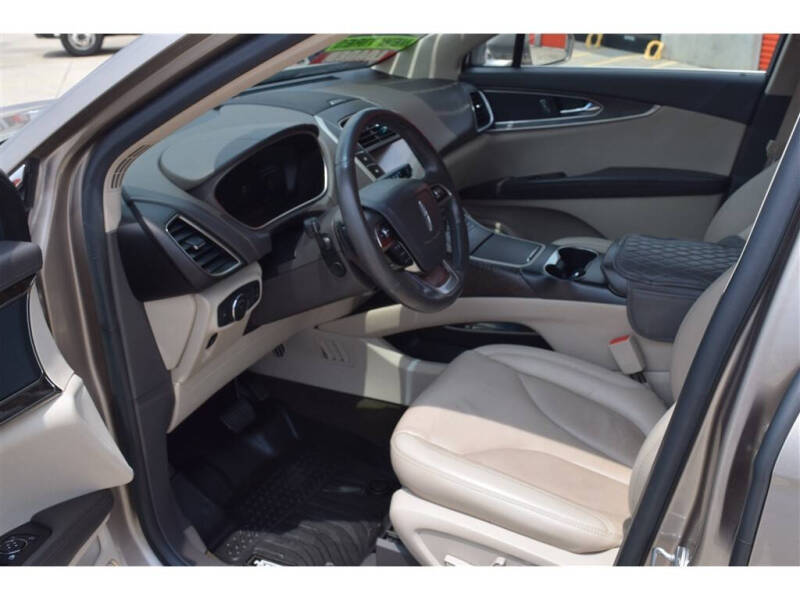 2019 Lincoln Nautilus Select