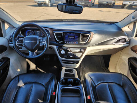 2017 Chrysler Pacifica Touring-L