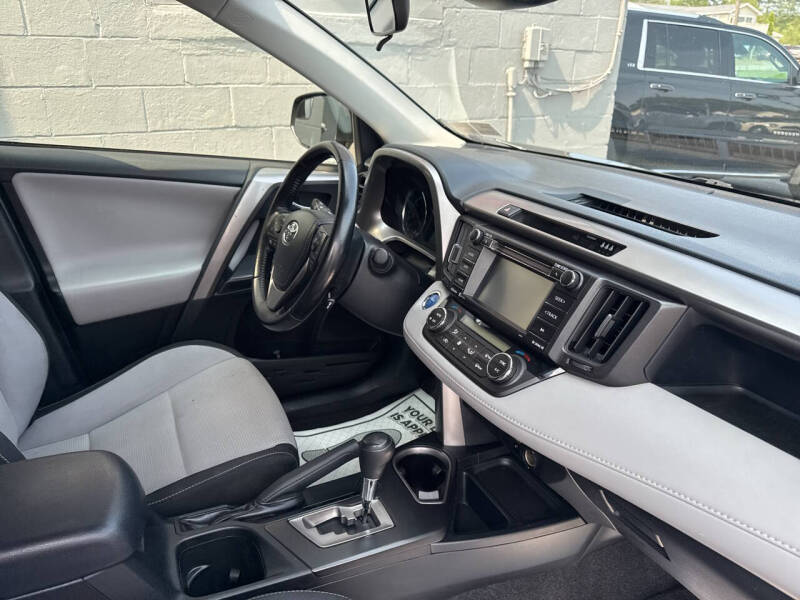 2017 Toyota RAV4 Hybrid XLE