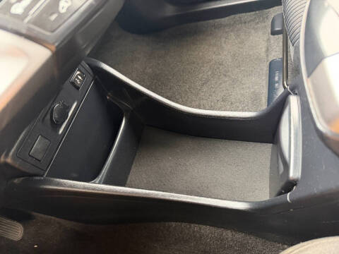 2017 Toyota Prius v Five