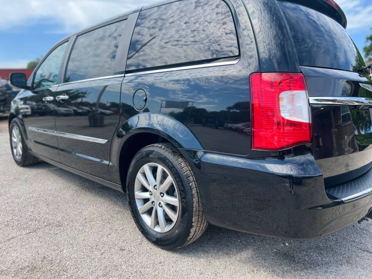 2014 Chrysler Town and Country for sale at J-R Auto Sales LLC in Houston, TX