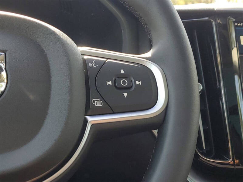 2025 Volvo XC60 B5 Core Dark Theme