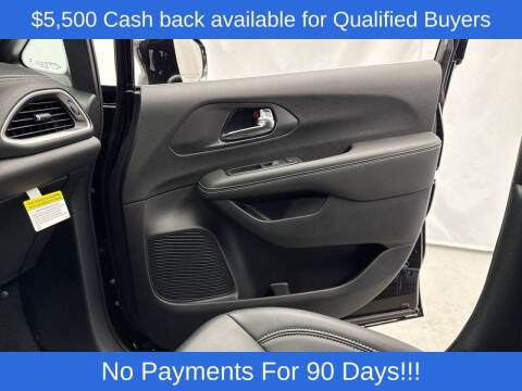 2026 Chrysler Pacifica Select