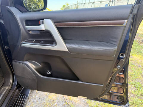 2017 Toyota Land Cruiser