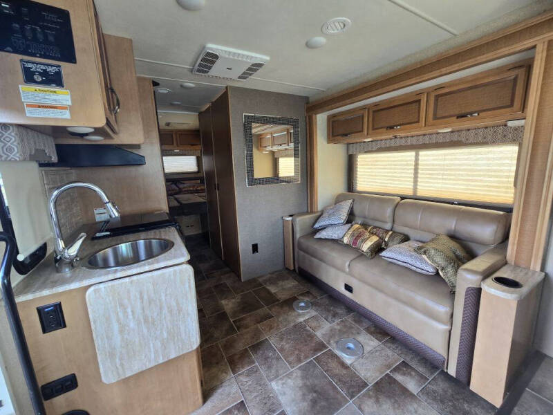 2017 Ford E-Series E-450 SD