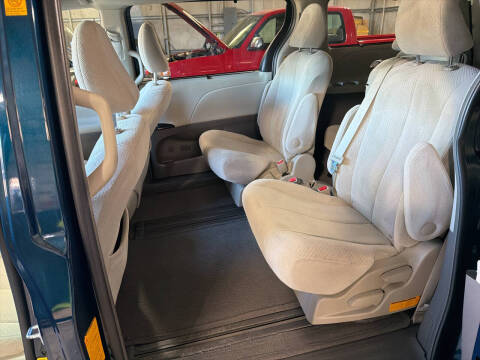 2012 Toyota Sienna LE 8-Passenger