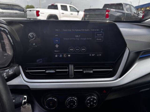 2025 Chevrolet Trax LS