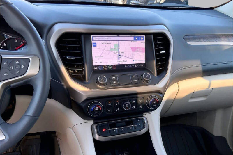 2023 GMC Acadia Denali