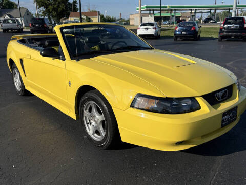 2003 Ford Mustang Deluxe