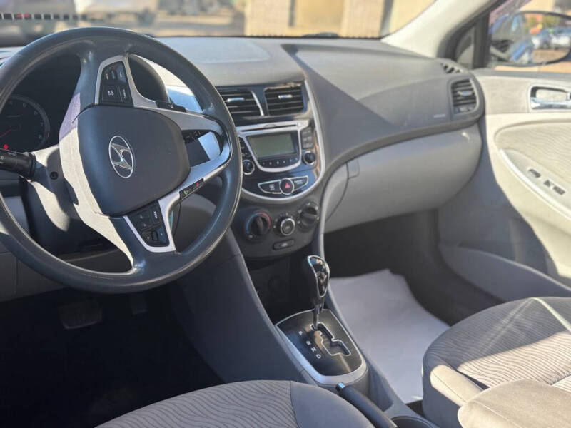 2012 Hyundai Accent GLS