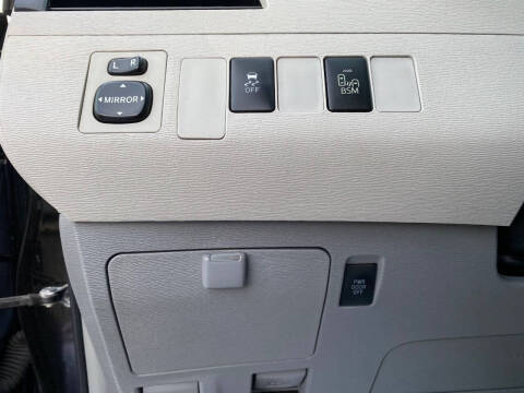 2013 Toyota Sienna SE 8-Passenger