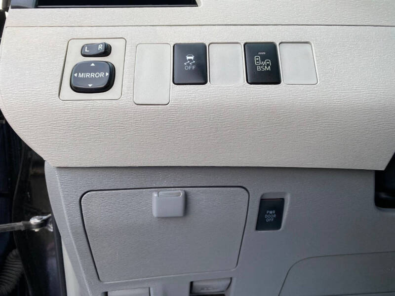 2013 Toyota Sienna SE 8-Passenger