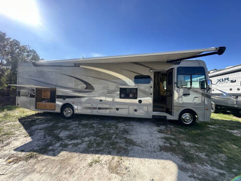 2015 Thor Motor Coach Hurricane