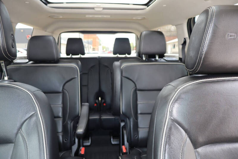 2023 GMC Acadia Denali