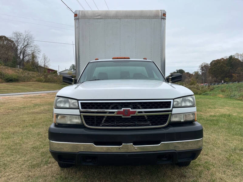 2007 Chevrolet Silverado Classic 3500 Chassis Cab null photo 5