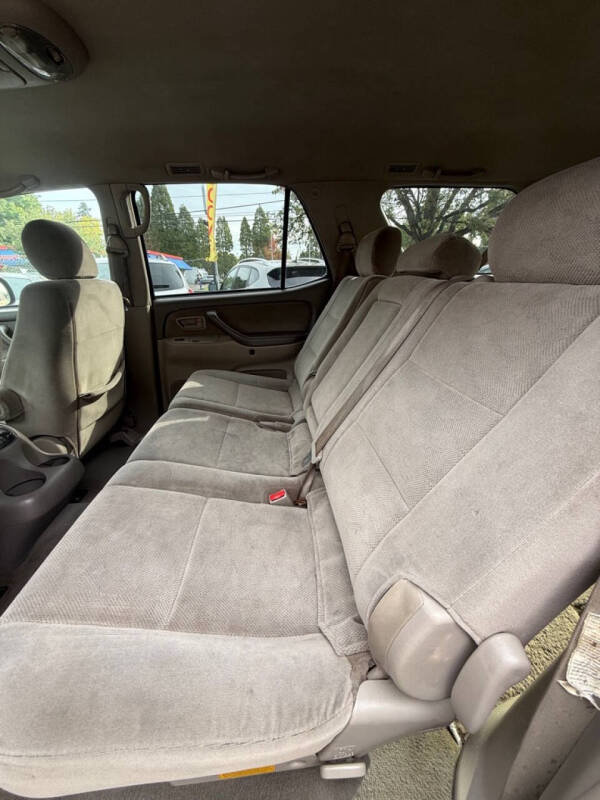 2005 Toyota Sequoia SR5