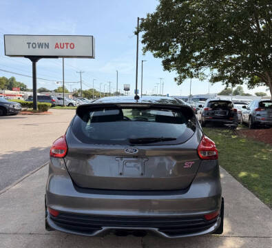 2017 Ford Focus ST