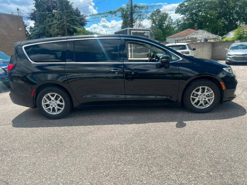2024 Chrysler Pacifica Touring L