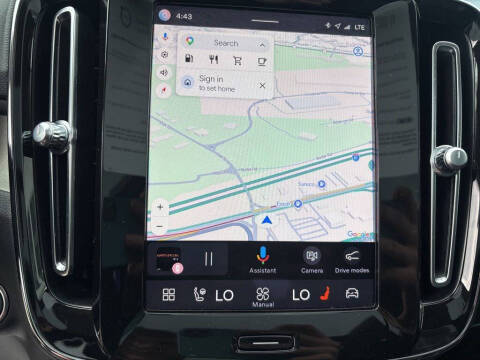 2023 Volvo XC40 B5 Plus Bright Theme