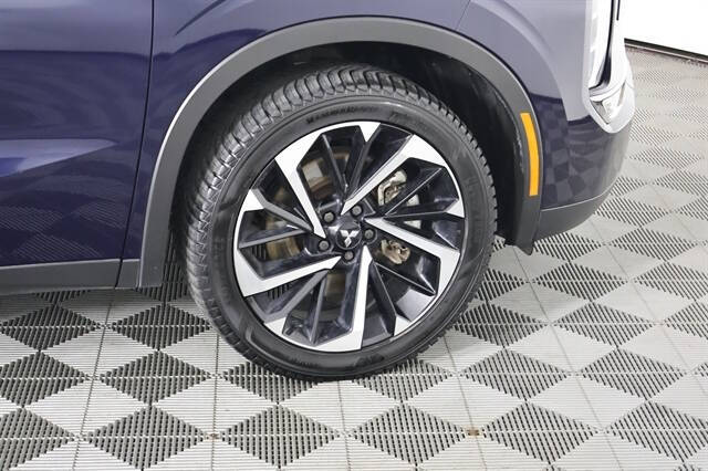 2023 Mitsubishi Outlander SE